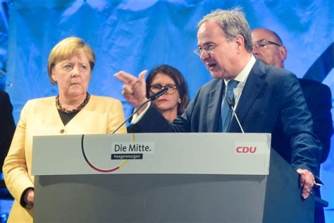 A­l­m­a­n­y­a­ ­M­e­r­k­e­l­’­i­n­ ­k­o­l­t­u­ğ­u­n­a­ ­a­d­a­y­ ­ü­ç­ ­s­i­y­a­s­e­t­ç­i­,­ ­v­a­a­t­l­e­r­i­n­i­ ­a­ç­ı­k­l­a­d­ı­